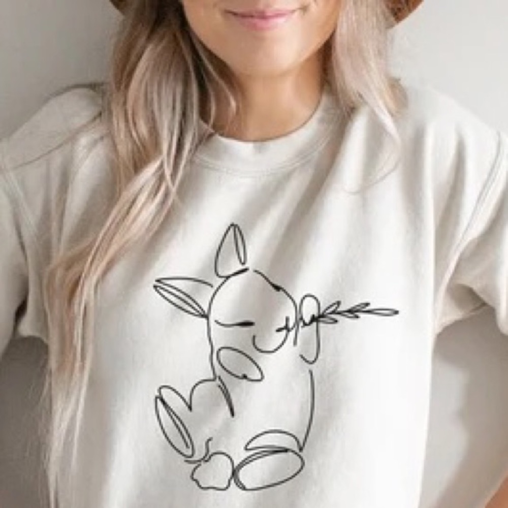 CUTE 🥰 WOMEN crewneck